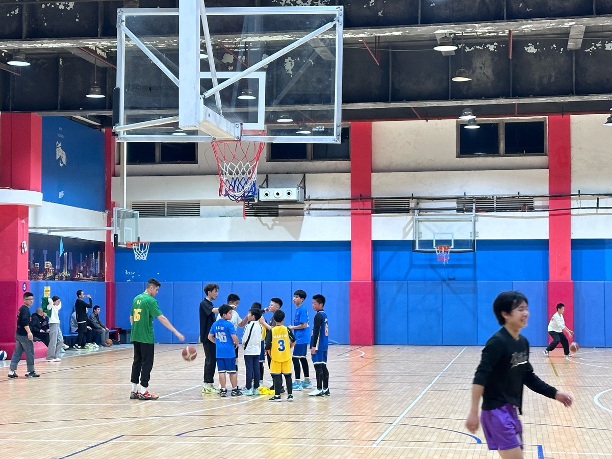 乌鲁木齐哪里有篮球训练基地啊电话
